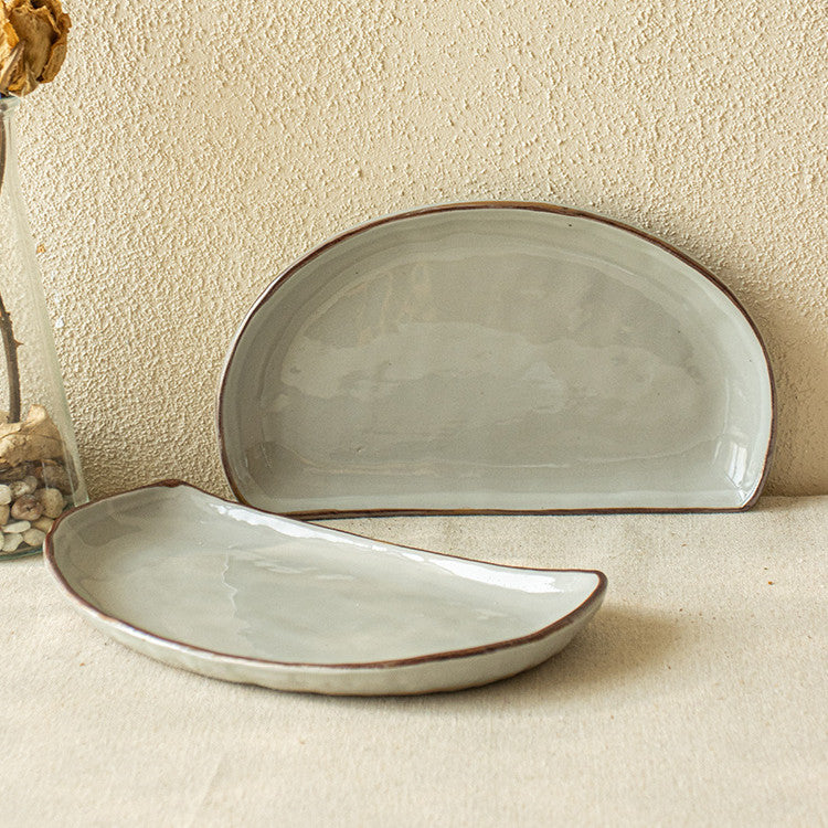 Assiette en céramique forme de lune
